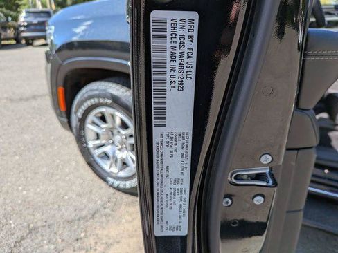 Certified 2024 Jeep Wagoneer 4WD image 31