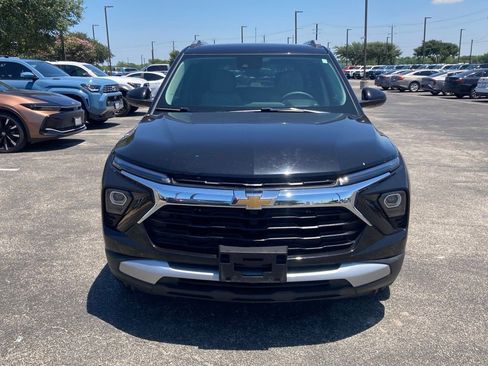 Used 2025 Chevrolet TrailBlazer LT FWD image 2