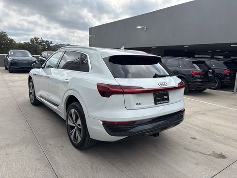 Used 2024 Audi Q8 e-tron Premium Plus w/ Premium Plus Package image 8