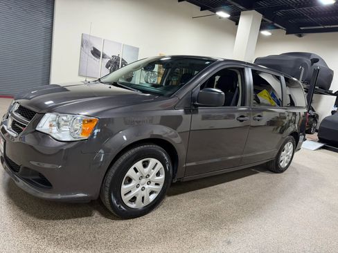 Used 2019 Dodge Grand Caravan SE w/ Rear Park Assist Package FWD image 8