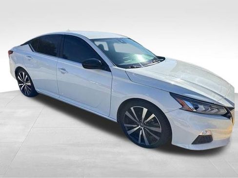 Used 2022 Nissan Altima 2.5 SR image 3