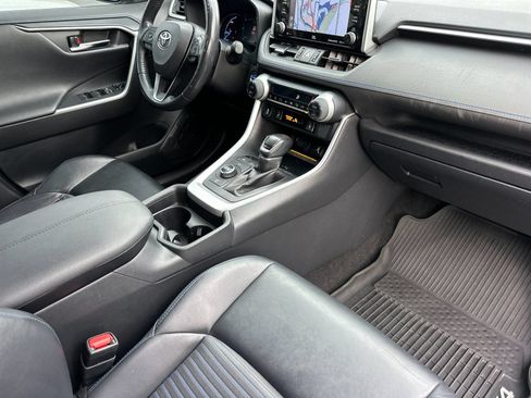 Used 2019 Toyota RAV4 XSE AWD/4WD image 16