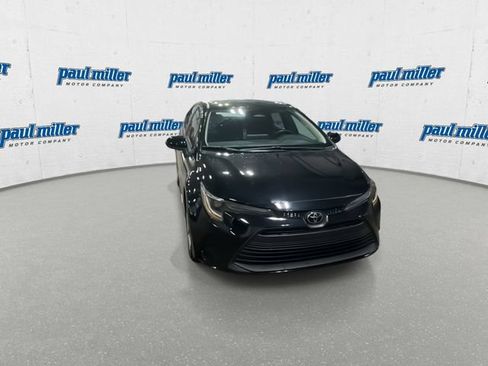 Used 2025 Toyota Corolla LE FWD image 3