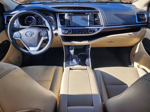 Used 2016 Toyota Highlander Limited image 19