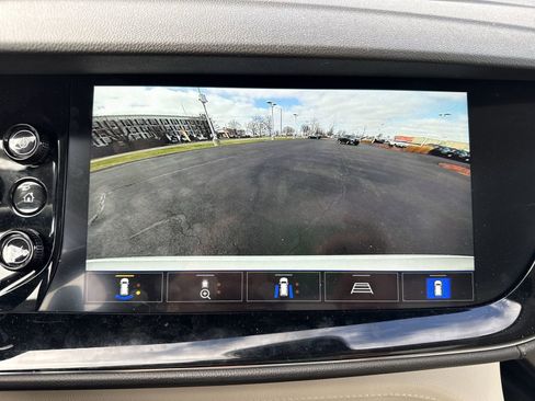 Used 2023 Buick Envision Avenir image 17