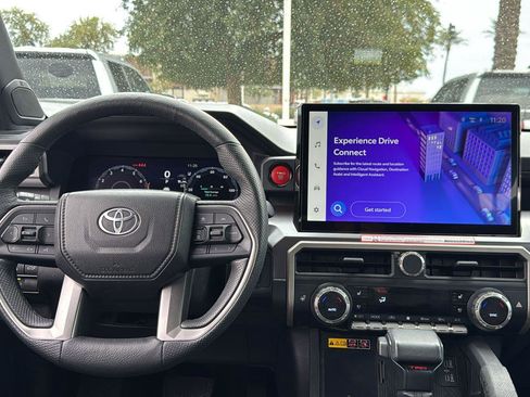 Certified 2025 Toyota Tacoma TRD Off-Road image 6