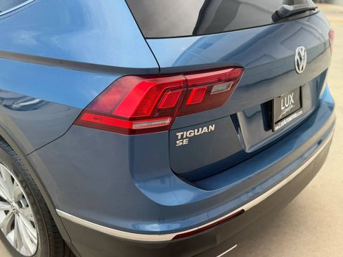 Used 2018 Volkswagen Tiguan SE w/ Front Fog Lights Package FWD image 12