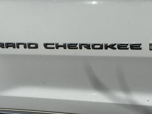 Used 2022 Jeep Grand Cherokee Summit AWD/4WD image 33