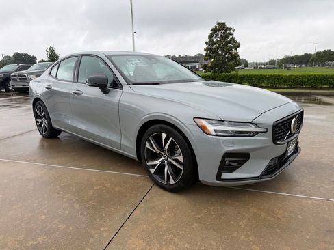 Used 2025 Volvo S60 B5 Core FWD image 7