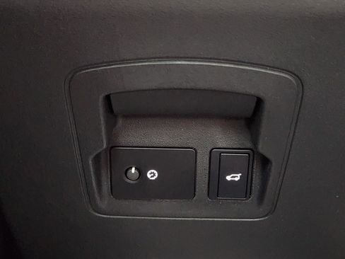 Certified 2026 Land Rover Range Rover Velar Dynamic SE image 23