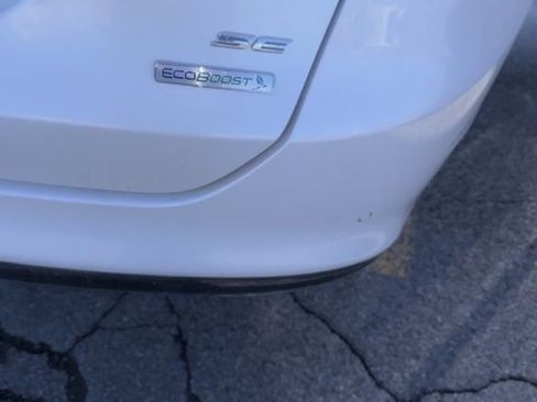 Used 2016 Ford Fusion SE w/ Equipment Group 202A FWD image 11