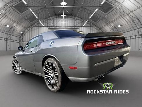 Used 2011 Dodge Challenger RWD image 2