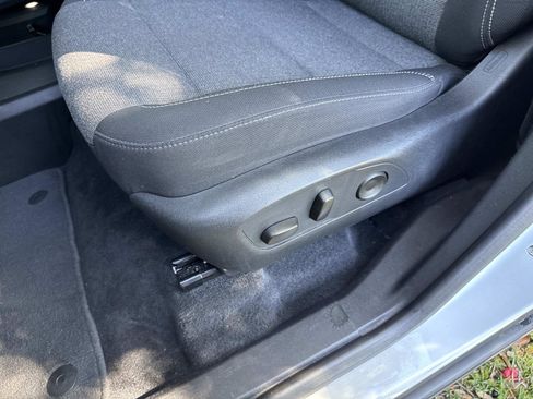 Used 2025 GMC Acadia Elevation image 21