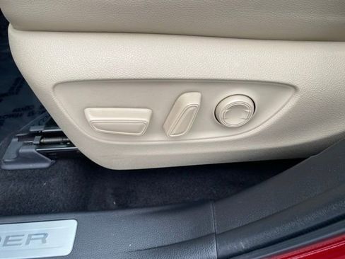 Used 2022 Toyota Highlander Limited image 19