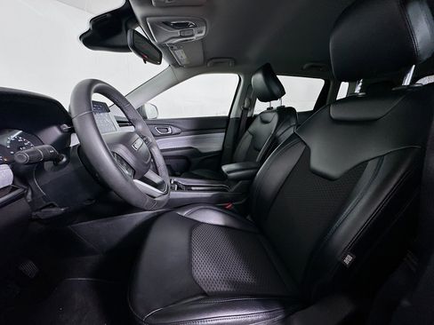 Used 2022 Jeep Compass Latitude image 13