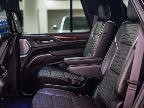 Certified 2024 Cadillac Escalade Sport Platinum w/ LPO, ONYX Package image 19