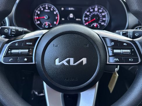 Used 2023 Kia Forte LXS w/ LXS Technology Package image 21