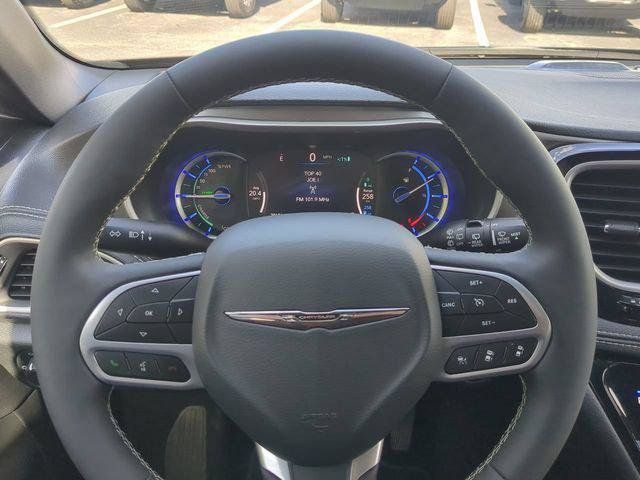 Certified 2025 Chrysler Pacifica Select FWD image 30