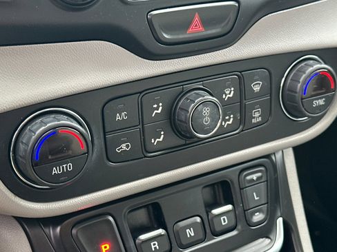 Used 2020 GMC Terrain SLT w/ Preferred Package image 21