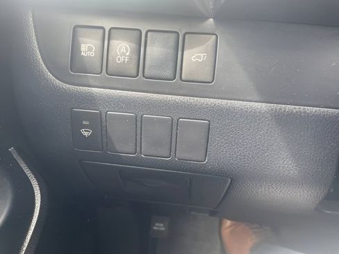 Used 2017 Toyota Highlander SE w/ Carpet Mat Package AWD/4WD image 16
