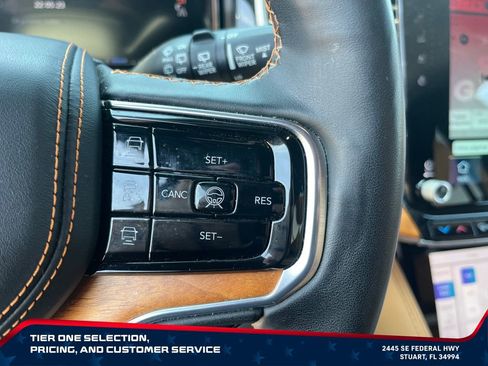 Used 2022 Jeep Grand Wagoneer Series III AWD/4WD image 18