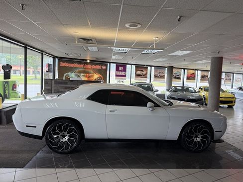 Used 2016 Dodge Challenger SXT RWD image 5