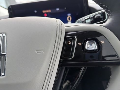 New 2025 Lincoln Aviator Premiere image 18