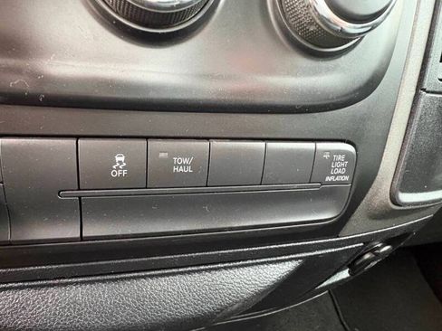 Used 2013 RAM 2500 Tradesman w/ Chrome Appearance Group AWD/4WD image 11