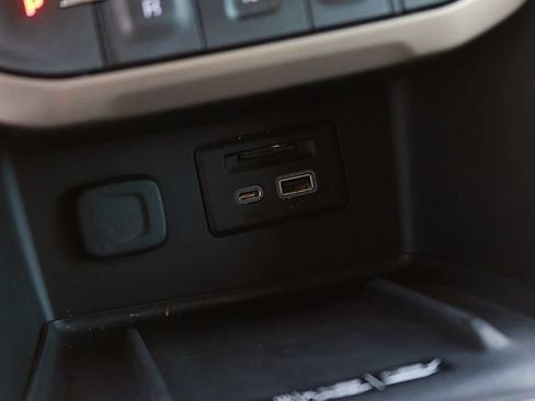 Used 2023 GMC Acadia Denali w/ Denali Ultimate Package FWD image 24