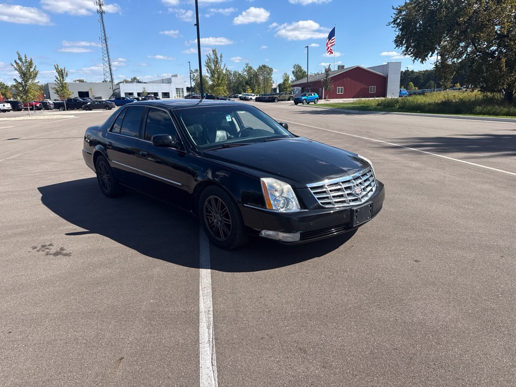 Used 2011 Cadillac DTS Luxury FWD image 3