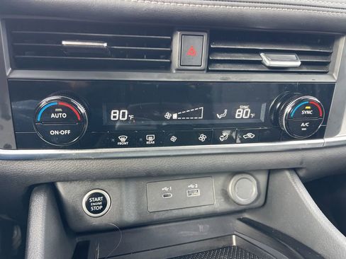 Used 2023 Nissan Rogue SV image 16