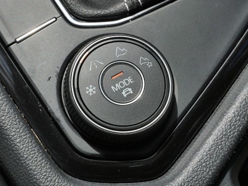 Used 2023 Volkswagen Taos SEL AWD/4WD image 28