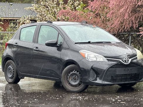 Used 2015 Toyota Yaris L image 1