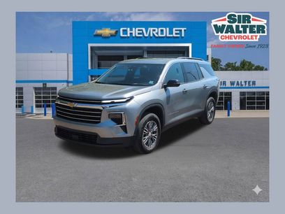 Used 2024 Chevrolet Traverse LT