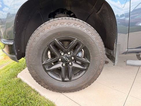Used 2021 Chevrolet Silverado 1500 LT Trail Boss w/ LPO, Dark Essentials Package AWD/4WD image 15