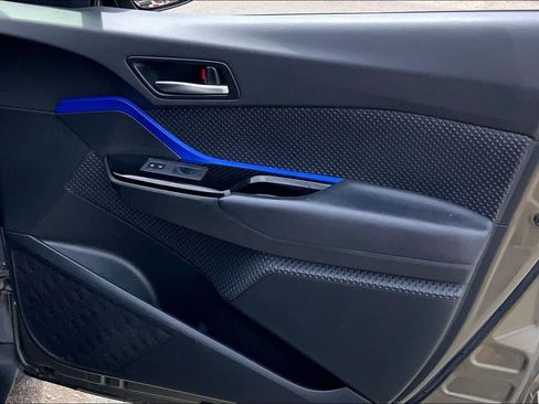 Used 2021 Toyota C-HR XLE image 20