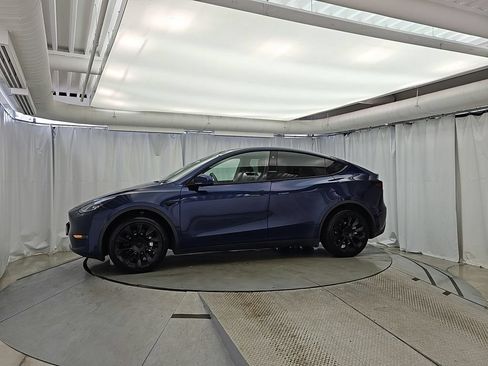 Used 2022 Tesla Model Y Long Range AWD/4WD image 3