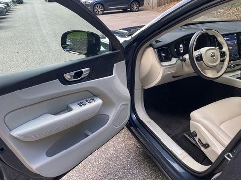 Used 2023 Volvo XC60 B5 Plus w/ Climate Package AWD/4WD image 11