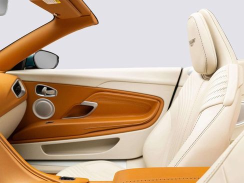 Used 2023 Aston Martin DB11 Volante image 15