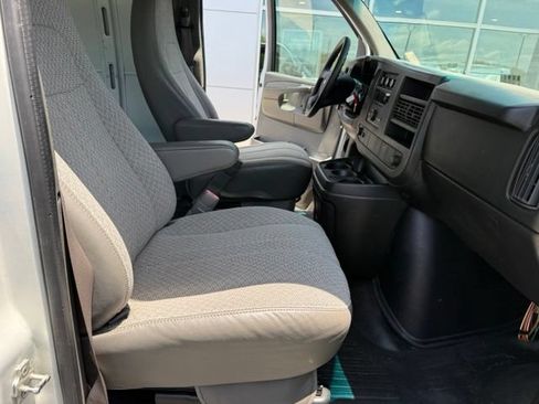 Used 2013 Chevrolet Express 2500 RWD image 21