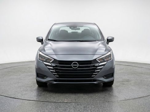 Used 2025 Nissan Versa SV image 2