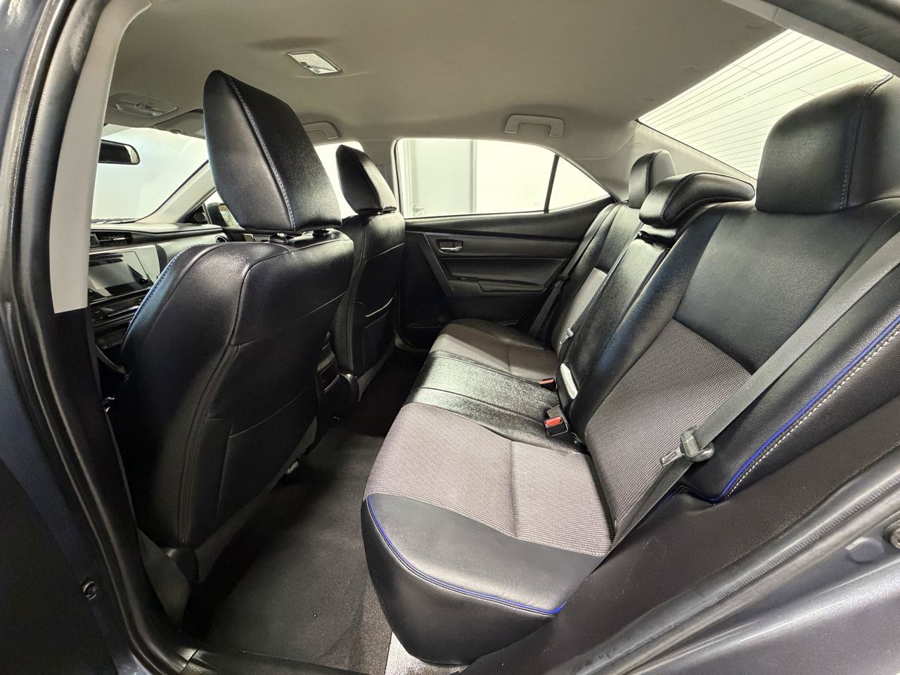 Used 2019 Toyota Corolla SE FWD image 23