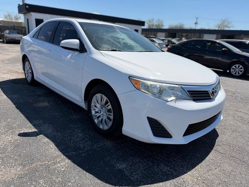 Used 2014 Toyota Camry L image 3