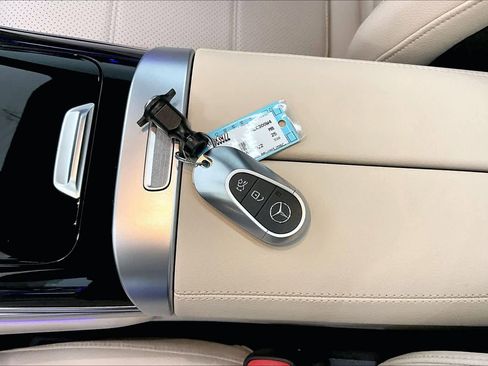 Used 2025 Mercedes-Benz GLC 300 4MATIC image 15