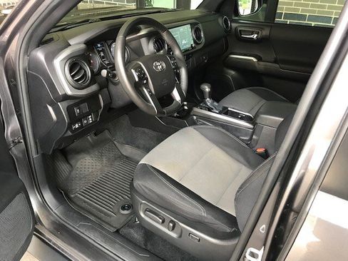 Used 2021 Toyota Tacoma TRD Sport w/ Technology Package RWD image 12