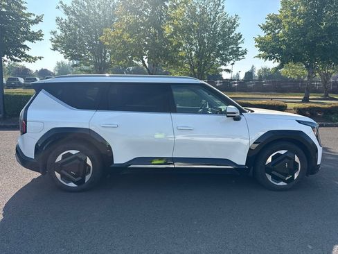 Used 2024 Kia EV9 Land AWD/4WD image 8