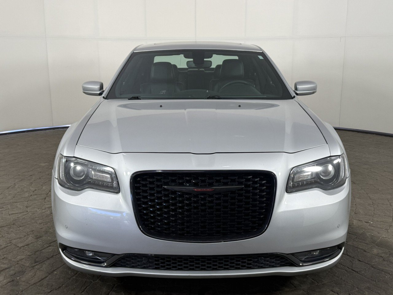 Used 2023 Chrysler 300 S RWD image 2