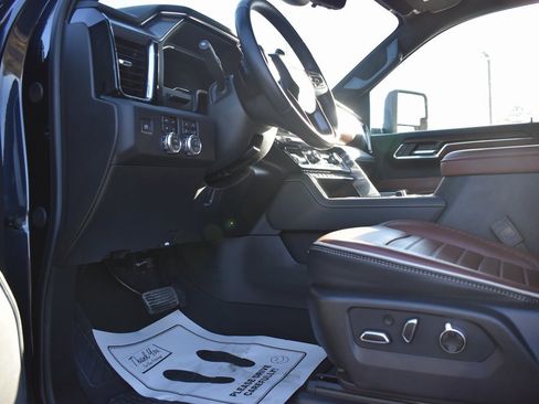 Used 2024 GMC Sierra 2500 Denali Ultimate image 8
