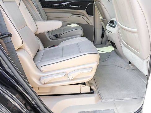 Used 2023 Cadillac Escalade Premium Luxury AWD/4WD image 36