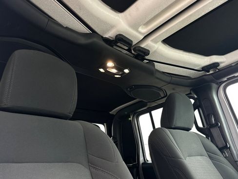 Used 2021 Jeep Gladiator Willys image 15